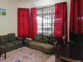 AziziYati Muslem Homestay KLIA Sepang - SemiD House